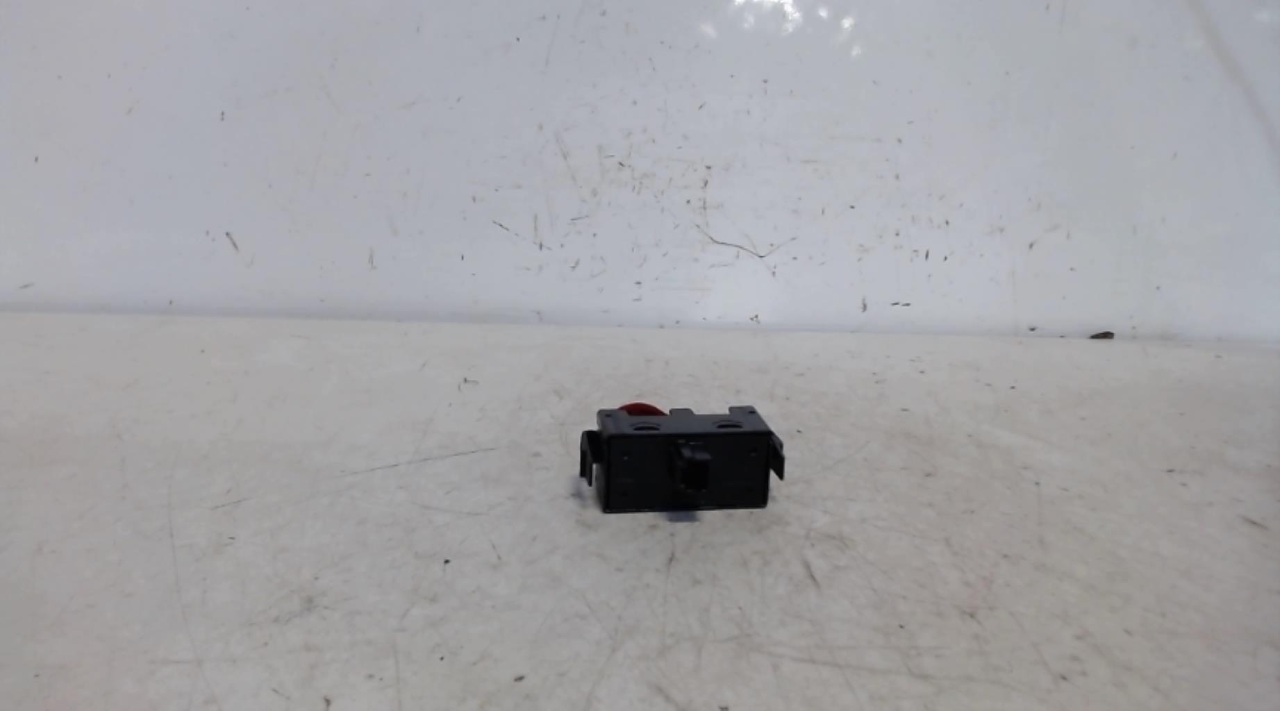 Bouton de warning RENAULT KANGOO 2 PHASE 2 Essence - 1