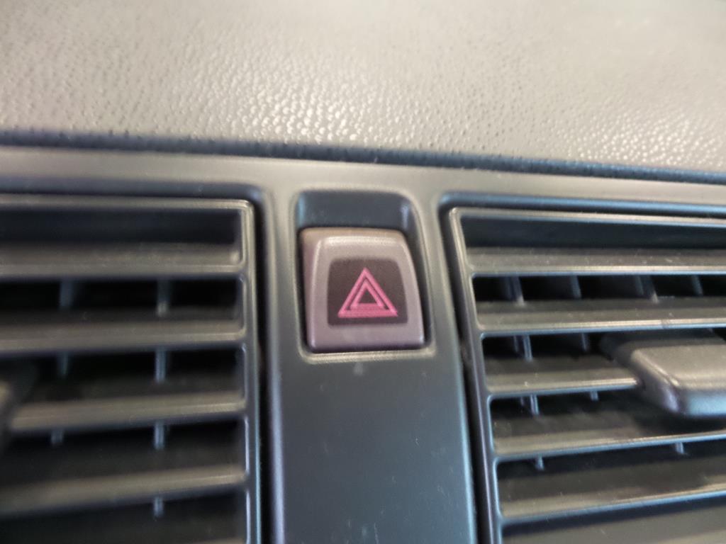 Bouton de warning VOLVO V 50 PHASE 1 BREAK Diesel - 1
