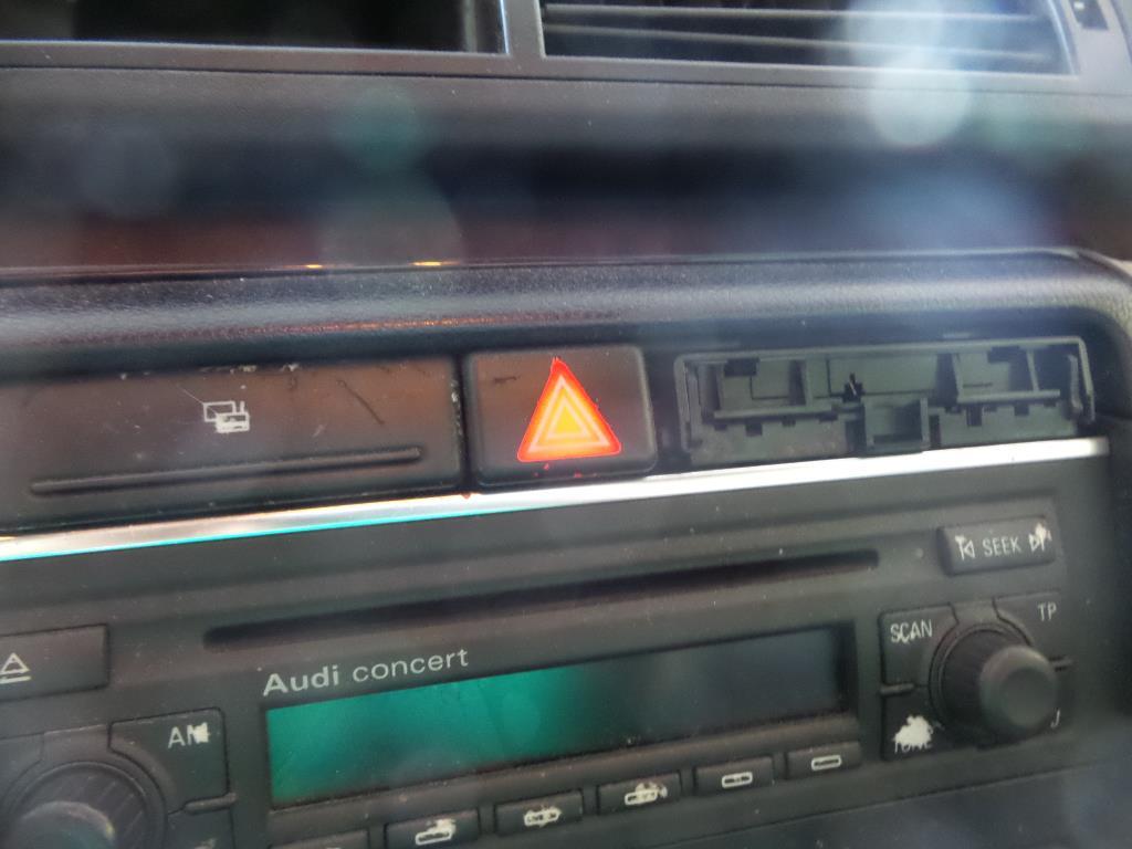 Bouton de warning AUDI A4 2 PHASE 1 Diesel - 1