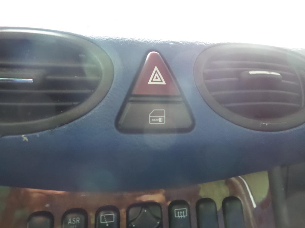 Bouton de warning MERCEDES CLASSE A 168 PHASE 2 Essence - 1
