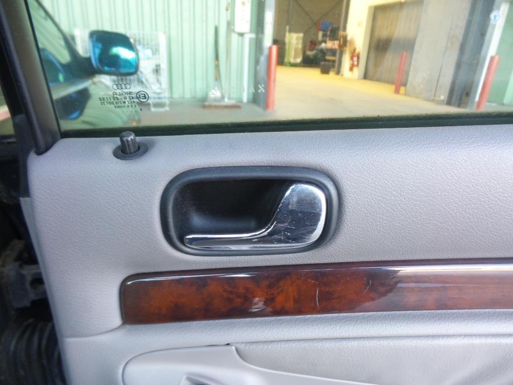 Poignee interieur arriere droit AUDI A4 1 PHASE 1 Essence - 1