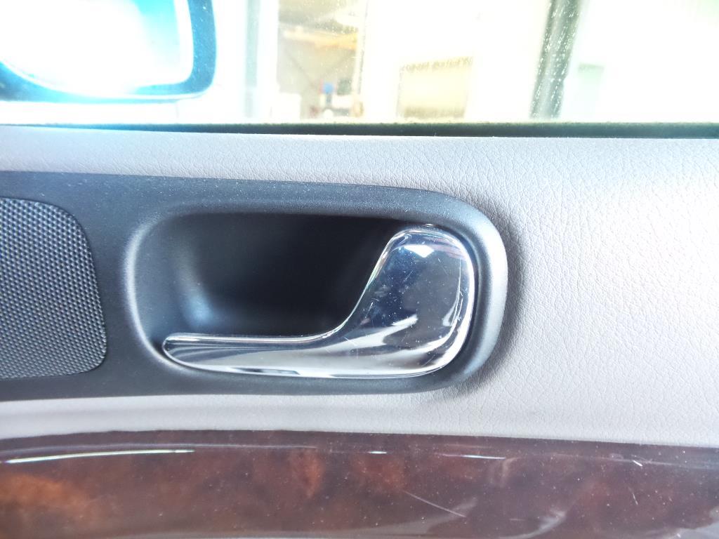 Poignee interieur avant droit AUDI A4 1 PHASE 1 Essence - 1