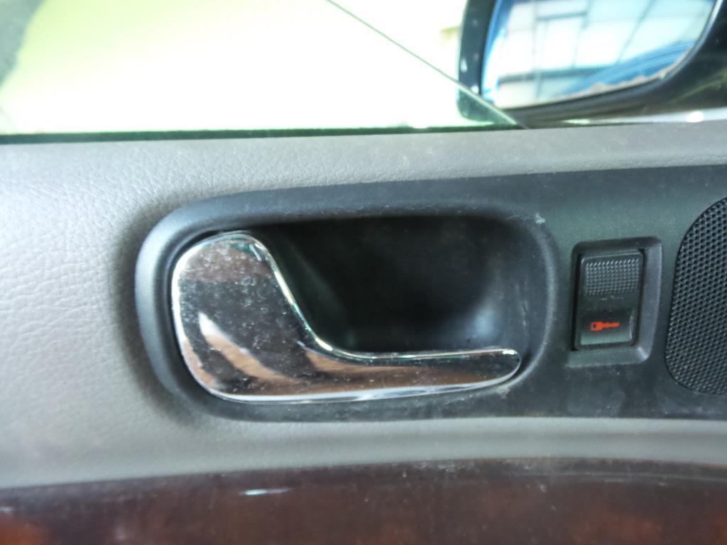 Poignee interieur avant gauche AUDI A4 1 PHASE 1 Essence - 1