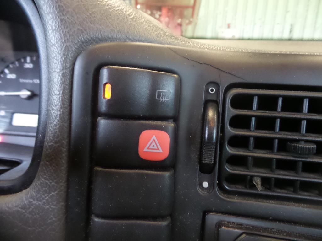 Bouton de warning VOLKSWAGEN POLO 3 PHASE 1  - 1
