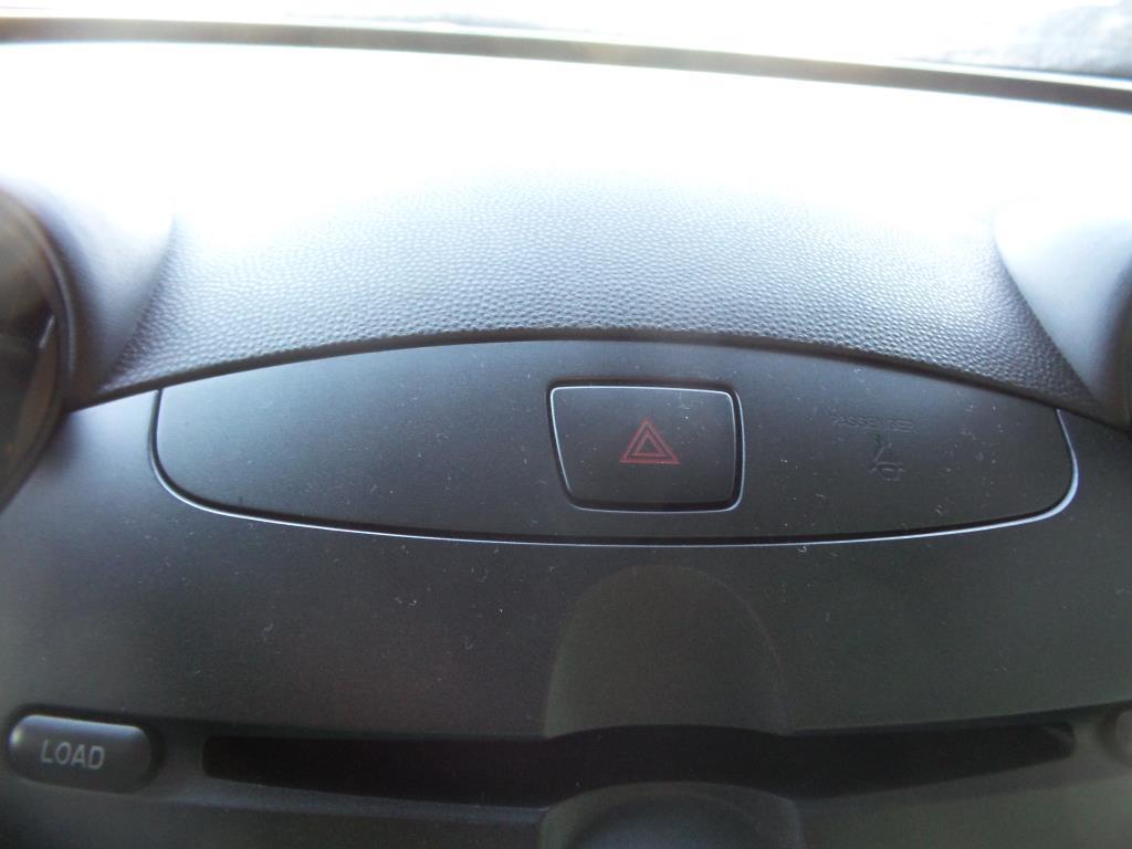 Bouton de warning MAZDA 2 2 PHASE 1 Essence - 1