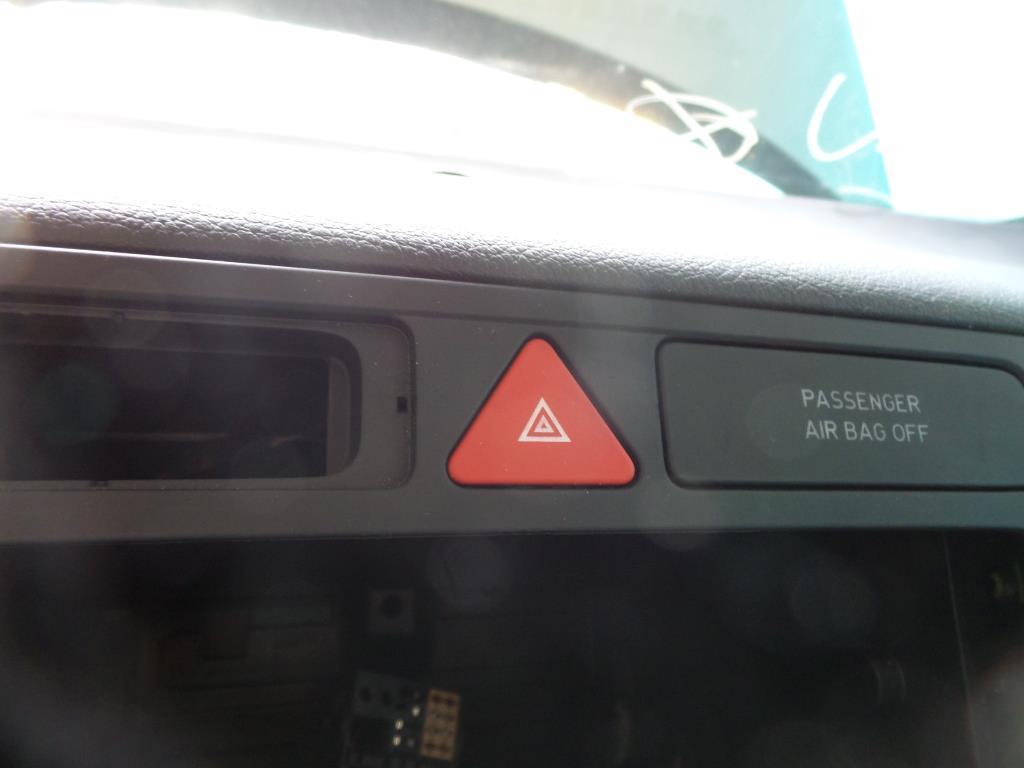 Bouton de warning VOLKSWAGEN GOLF PLUS PHASE 1 Essence - 1
