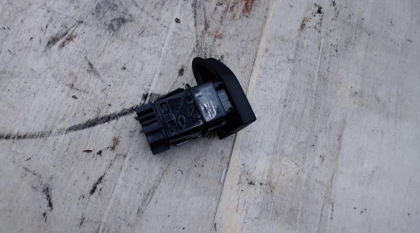 Bouton de warning RENAULT CLIO 4 PHASE 2 Diesel - 1