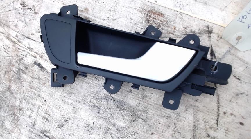 Poignee interieur arriere droit AUDI A4 3 AVANT PHASE 2 BREAK Diesel - 1