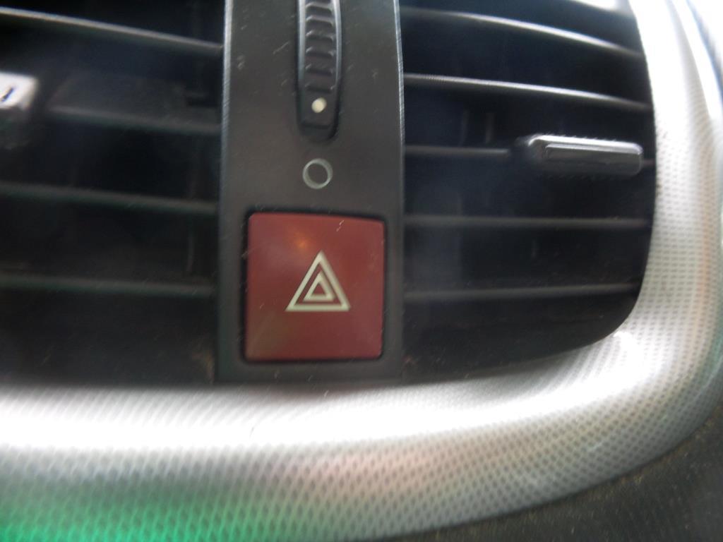 Bouton de warning PEUGEOT 207 PHASE 1 BREAK Diesel - 1
