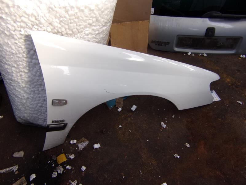 Aile avant droit PEUGEOT 406 PHASE 1 Diesel - 1