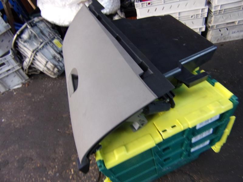 Boite a gants RENAULT MEGANE 3 PHASE 1 Diesel - 1