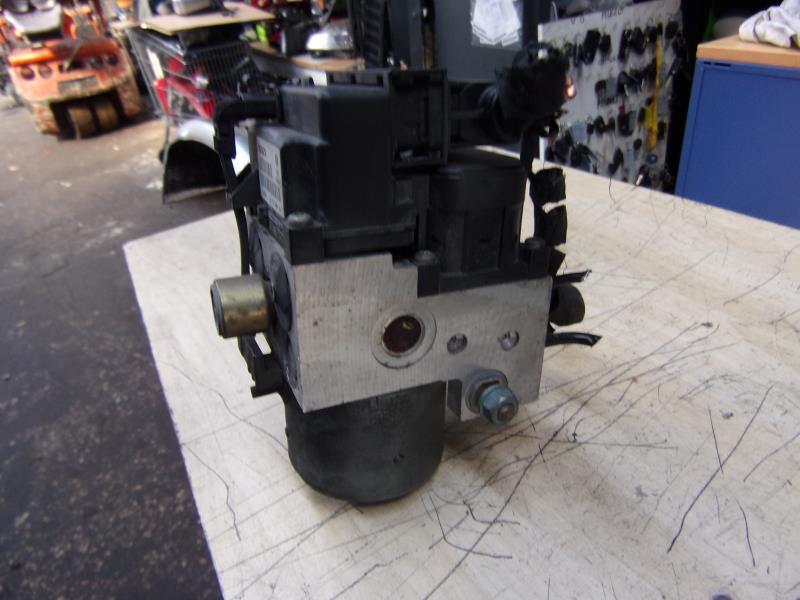 Bloc ABS (freins anti-blocage) AUDI A4 1 PHASE 1 Diesel - 1