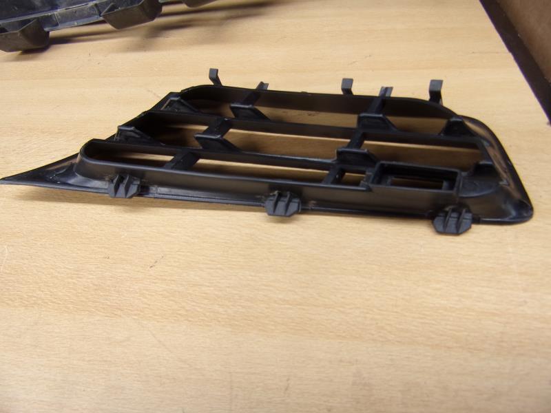 Grille de calandre droite RENAULT MEGANE 2 PHASE 2 Diesel - 1