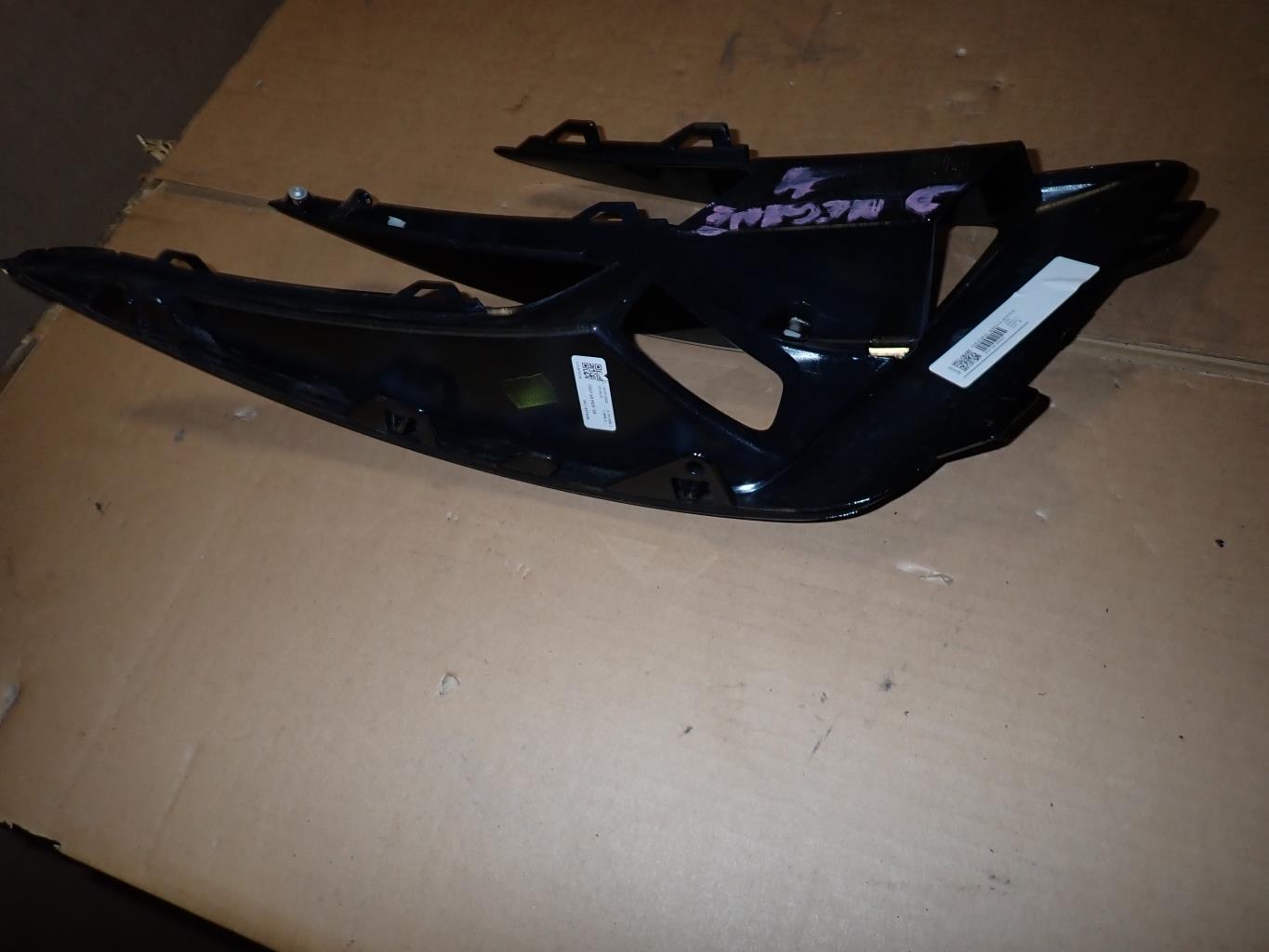 Grille de calandre droite RENAULT MEGANE 4  - 1