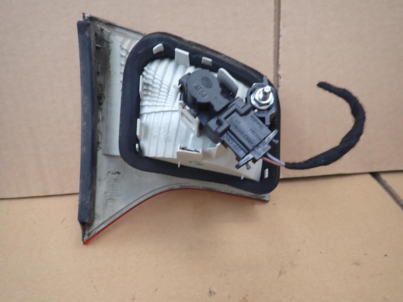 Feu arriere secondaire droit (feux) AUDI A4 2 PHASE 2 Diesel - 1
