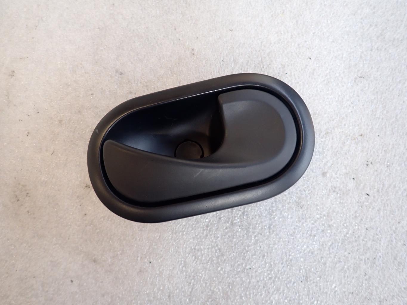 Poignee interieur avant droit RENAULT CLIO 3 PHASE 2 BREAK Diesel - 1