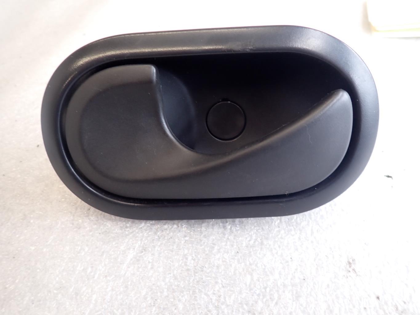 Poignee interieur avant gauche RENAULT CLIO 3 PHASE 2 BREAK Diesel - 1