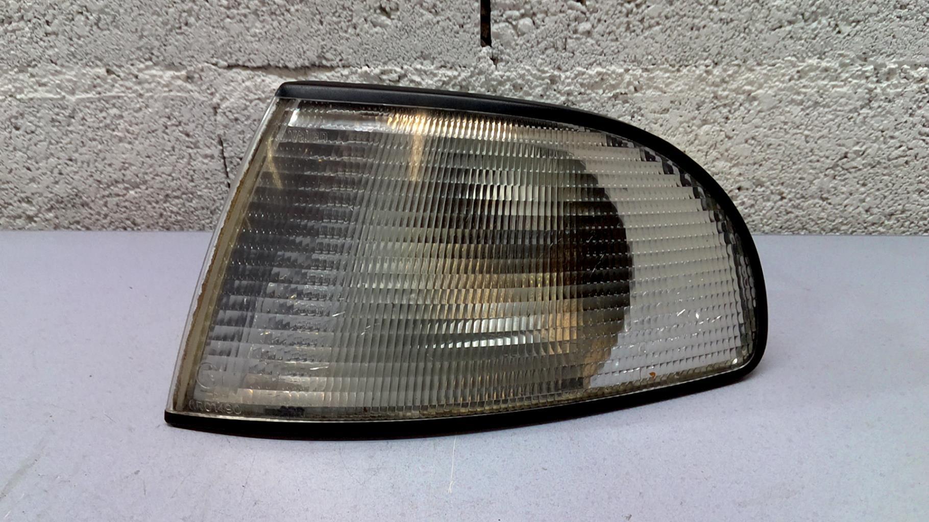 Optique avant secondaire gauche (feux)(clignotant) AUDI A4 1 PHASE 1 Diesel - 1