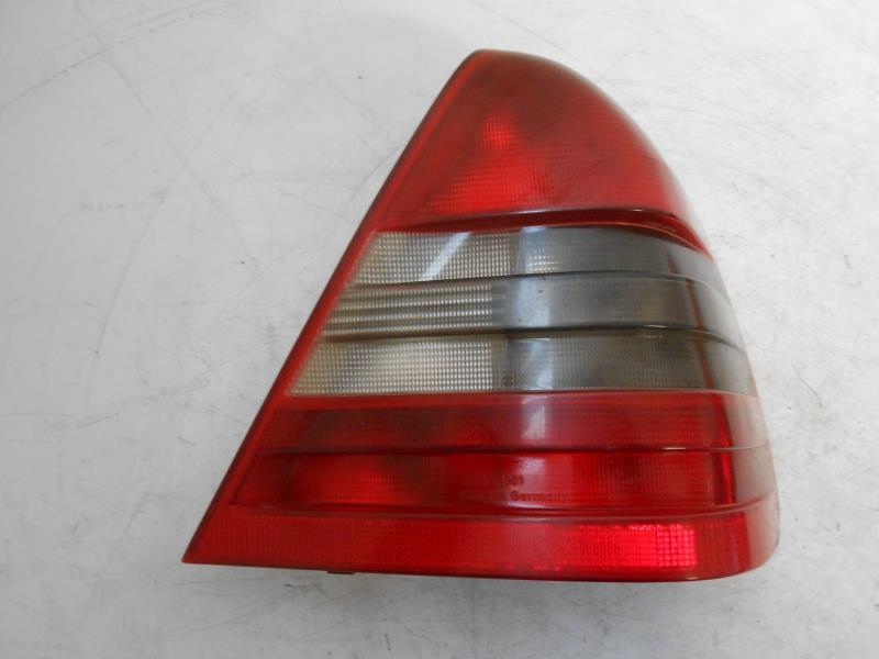 Fanale posteriore principale destro (luci) MERCEDES CLASSE C 202 PHASE 1 Diésel - 1