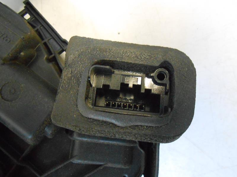 Chiusura centralizzata anteriore destra VOLKSWAGEN POLO 5 PHASE 1 Diésel - 1