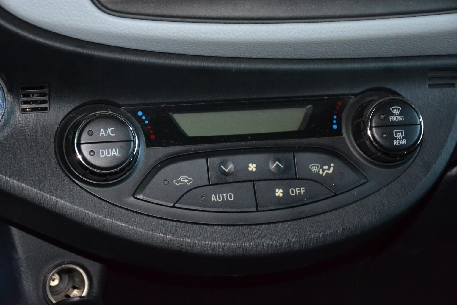 Commande chauffage TOYOTA YARIS 3 PHASE 1 Essence/Hybride - 1
