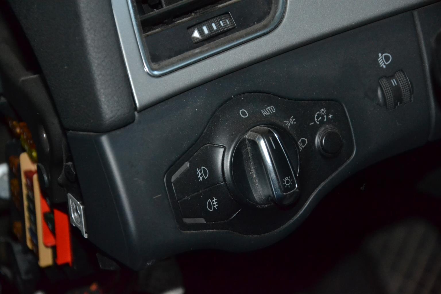 Commande de phare AUDI A4 3 AVANT PHASE 1 BREAK Diesel - 1