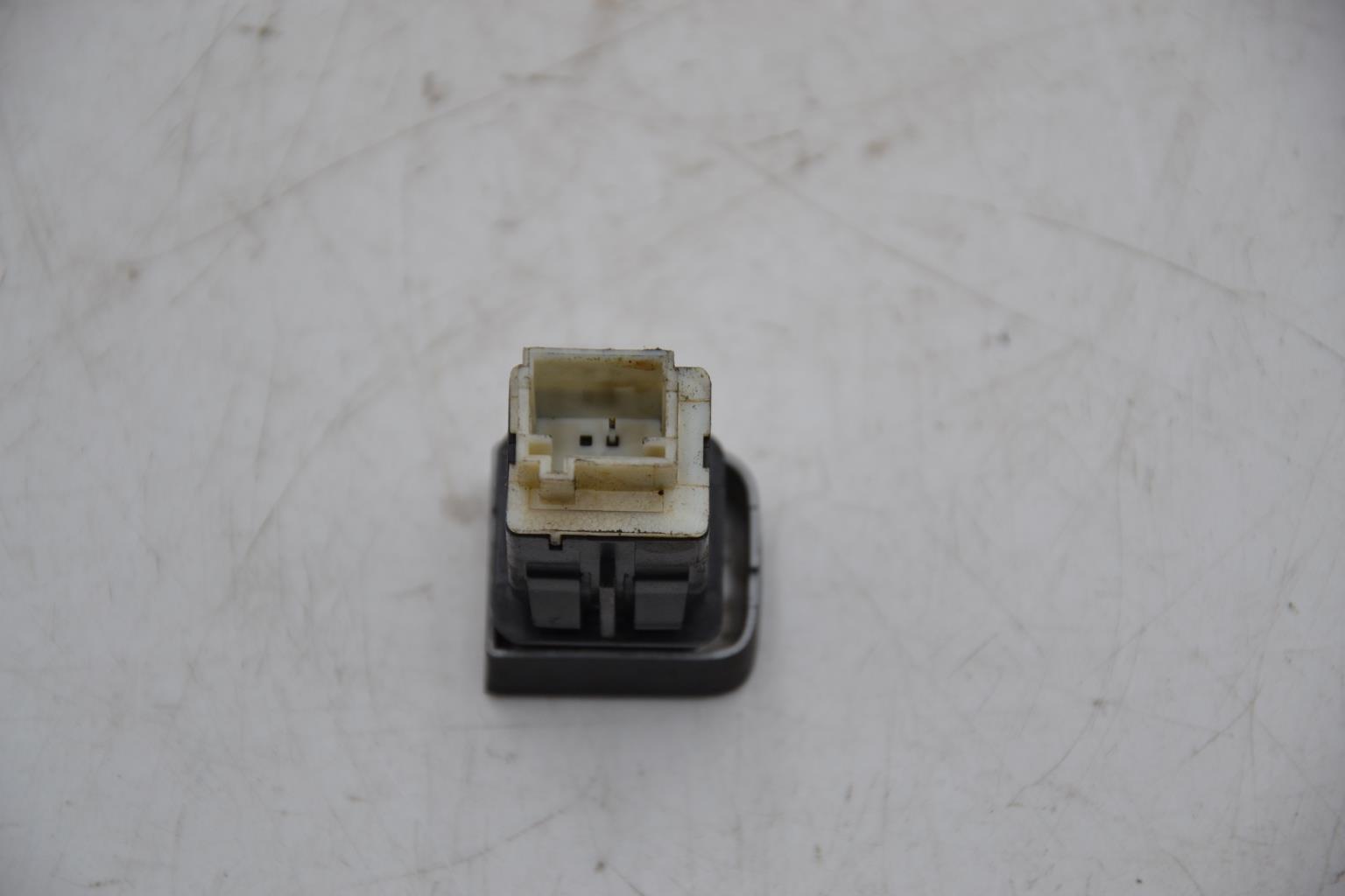 Bouton de warning PEUGEOT PARTNER 3 PHASE 1 Diesel - 1