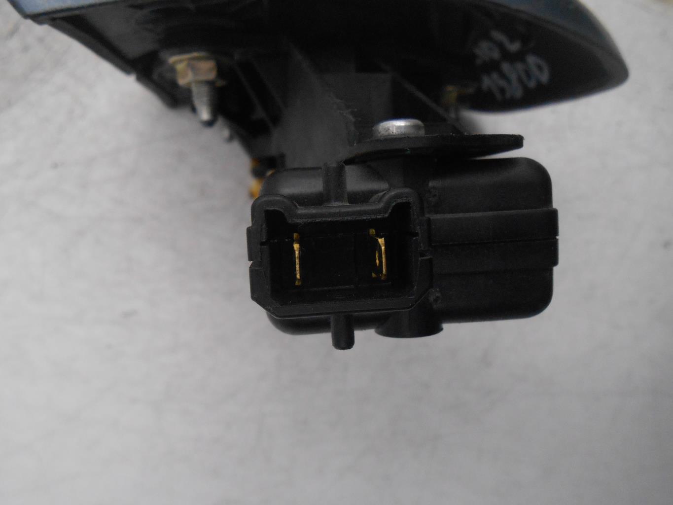Bouton de coffre RENAULT CLIO 2 CAMPUS PHASE 1 Diesel - 1