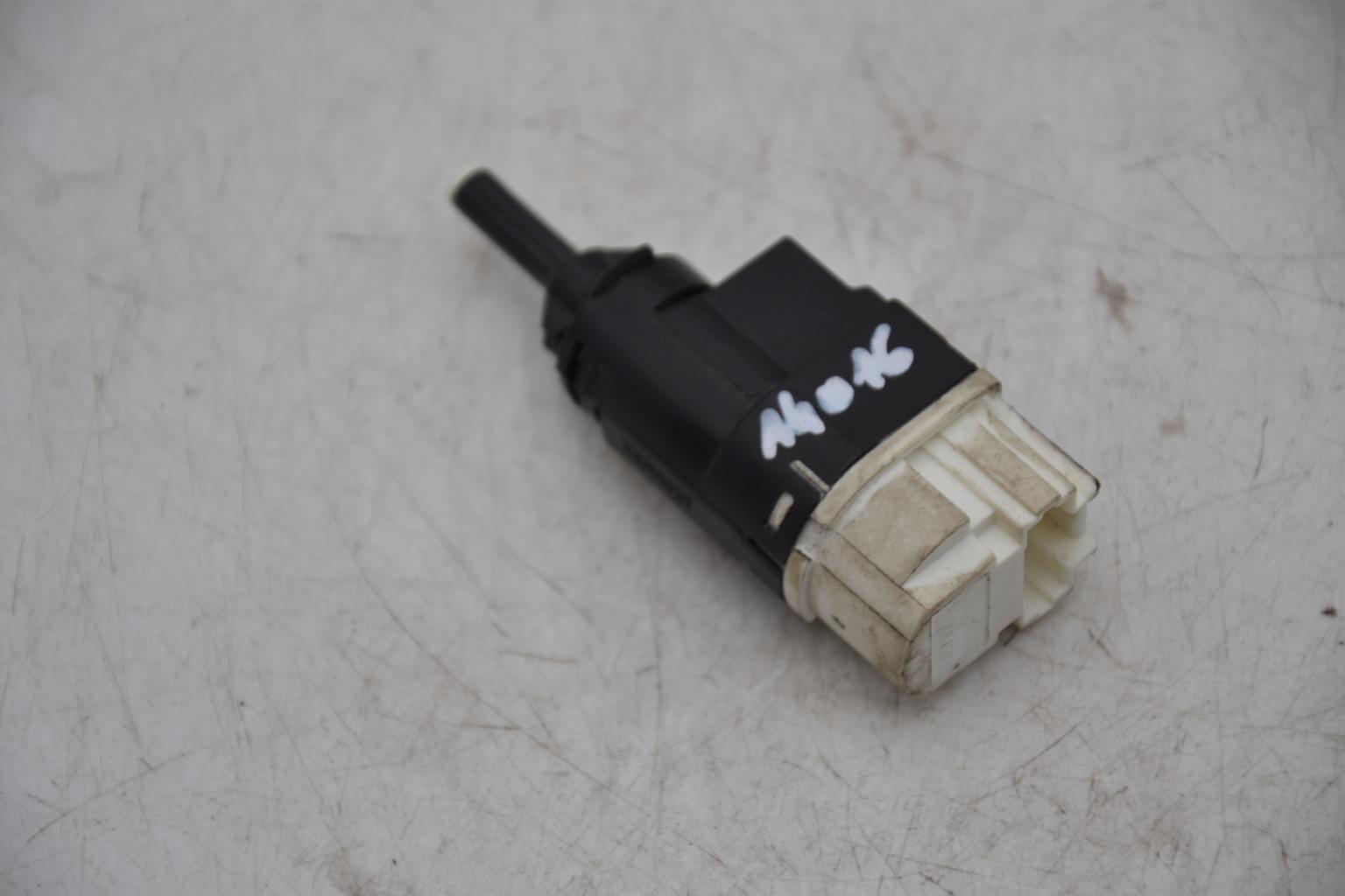 Contacteur feu stop RENAULT CLIO 4 PHASE 1 Diesel - 1
