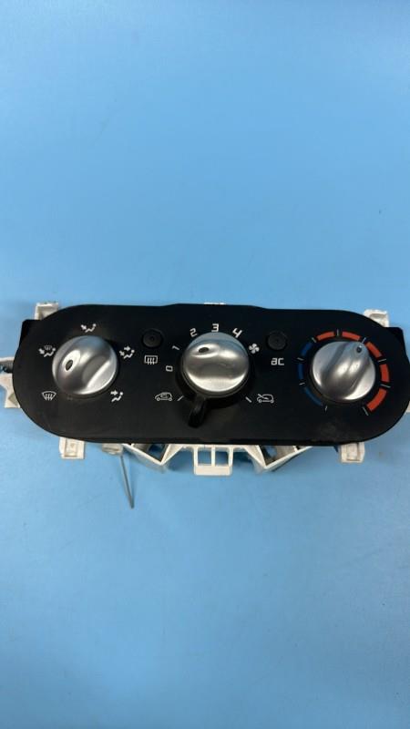 Commande chauffage RENAULT TWINGO 2 PHASE 2 Essence - 1