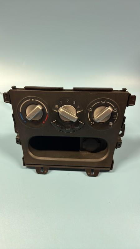 Commande chauffage SUZUKI SPLASH Essence - 1