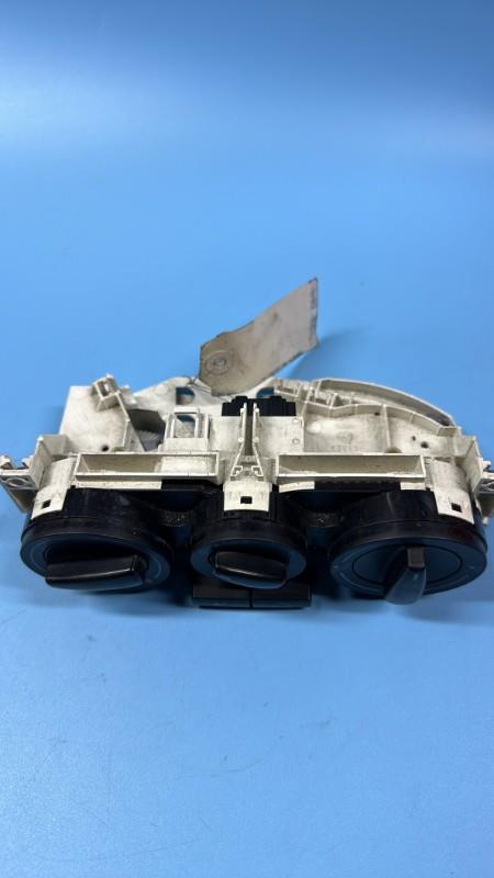 Commande chauffage VOLKSWAGEN POLO 3 PHASE 2 Diesel - 1