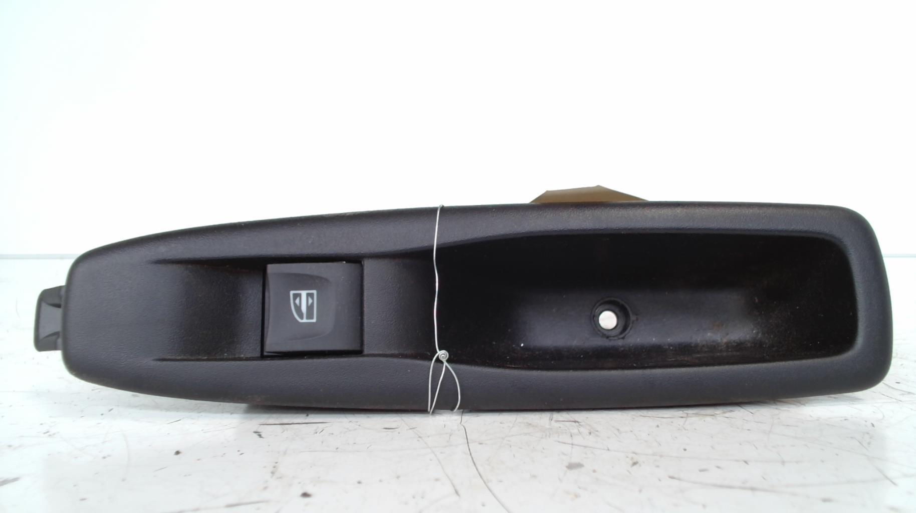 Interruttore lavacristalli posteriore sinistro RENAULT CLIO 4 PHASE 2 Diésel - 1