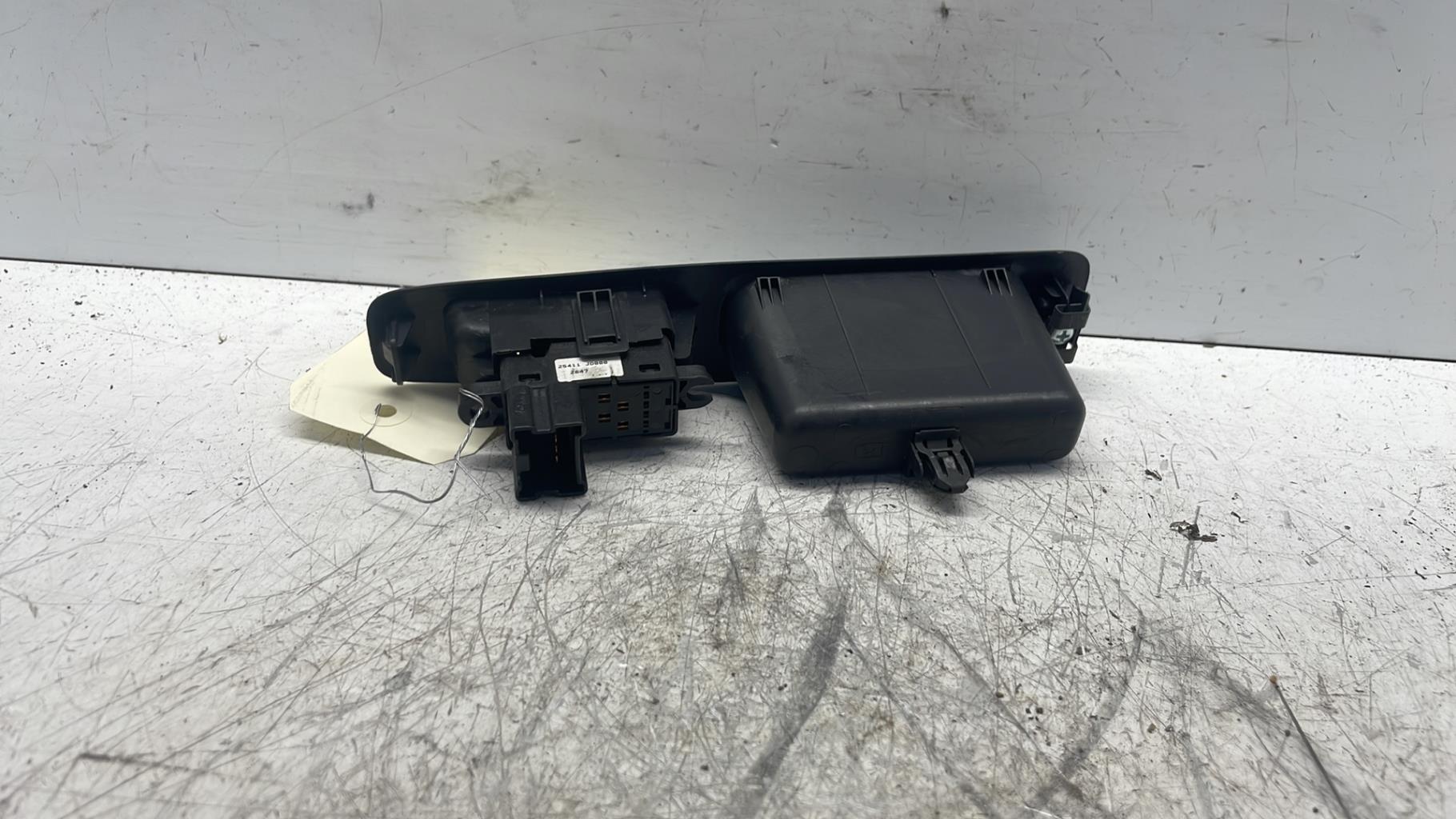 Interruttore lavacristalli posteriore sinistro NISSAN QASHQAI 1 PHASE 1 Diésel - 1
