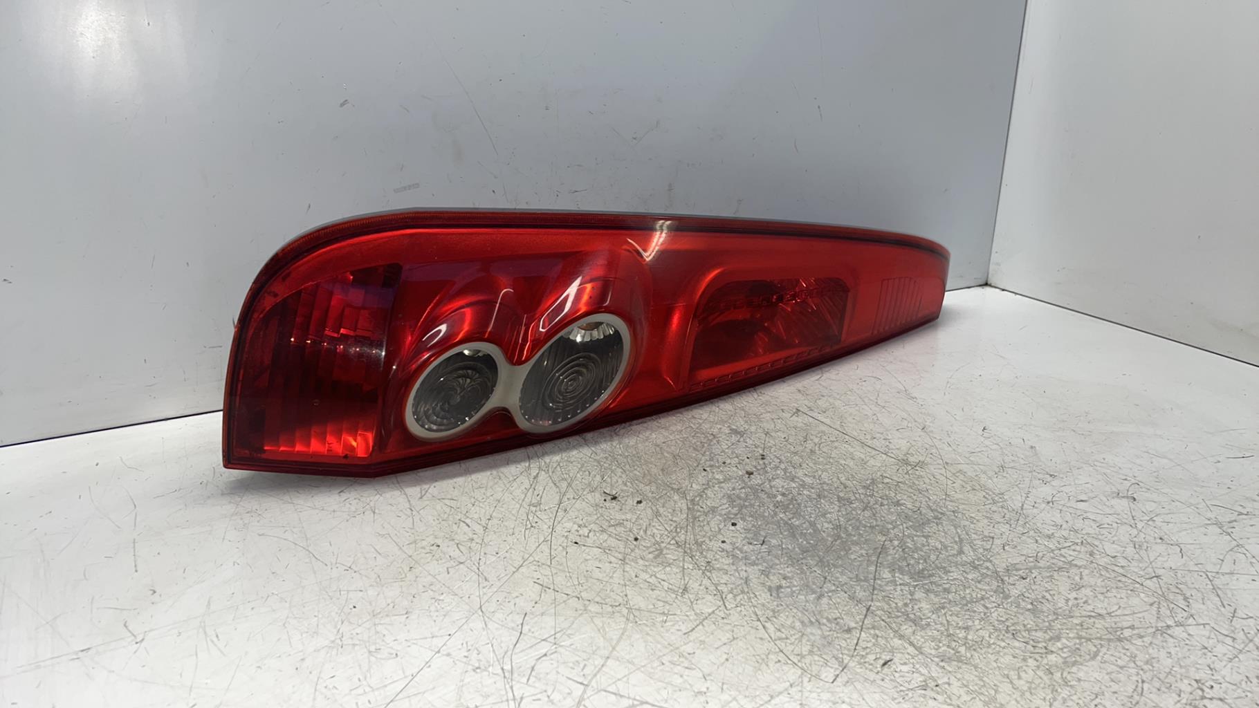 Fanale posteriore principale sinistro (luci) FORD FIESTA 5 PHASE 2 Diésel - 1