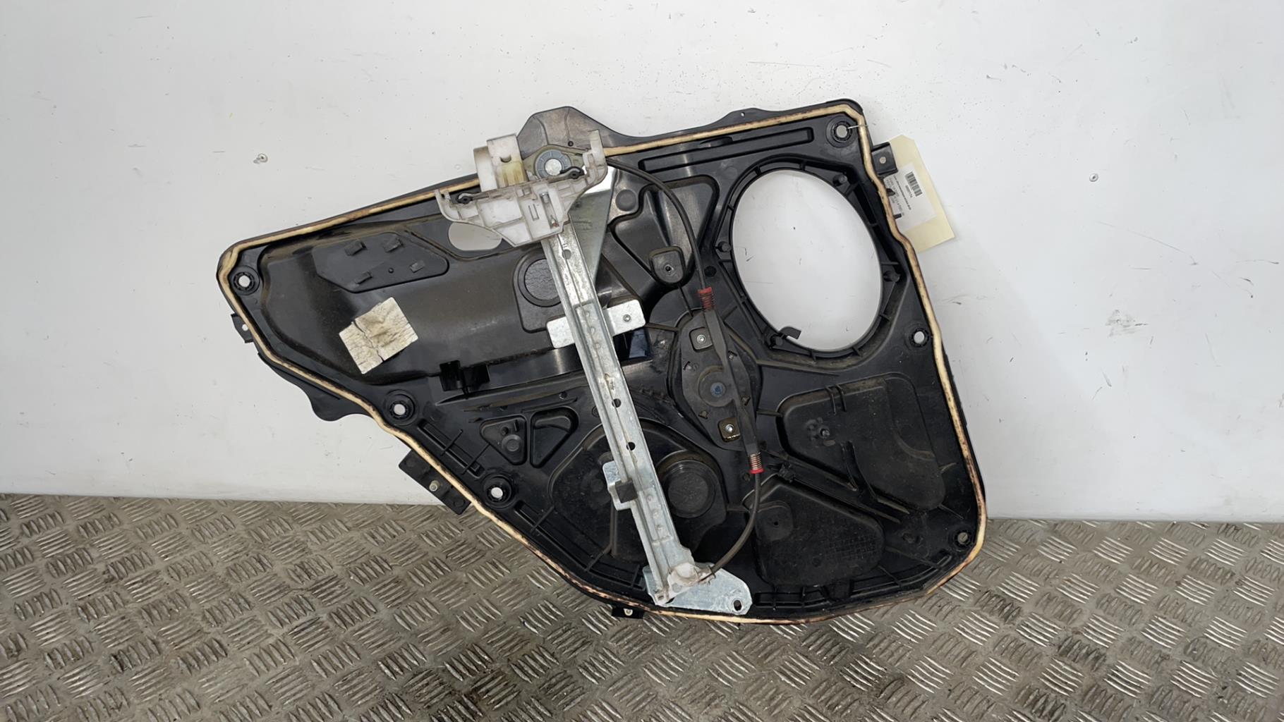 Alzacristalli manuale posteriore destro FORD FIESTA 5 PHASE 2 Diésel - 1