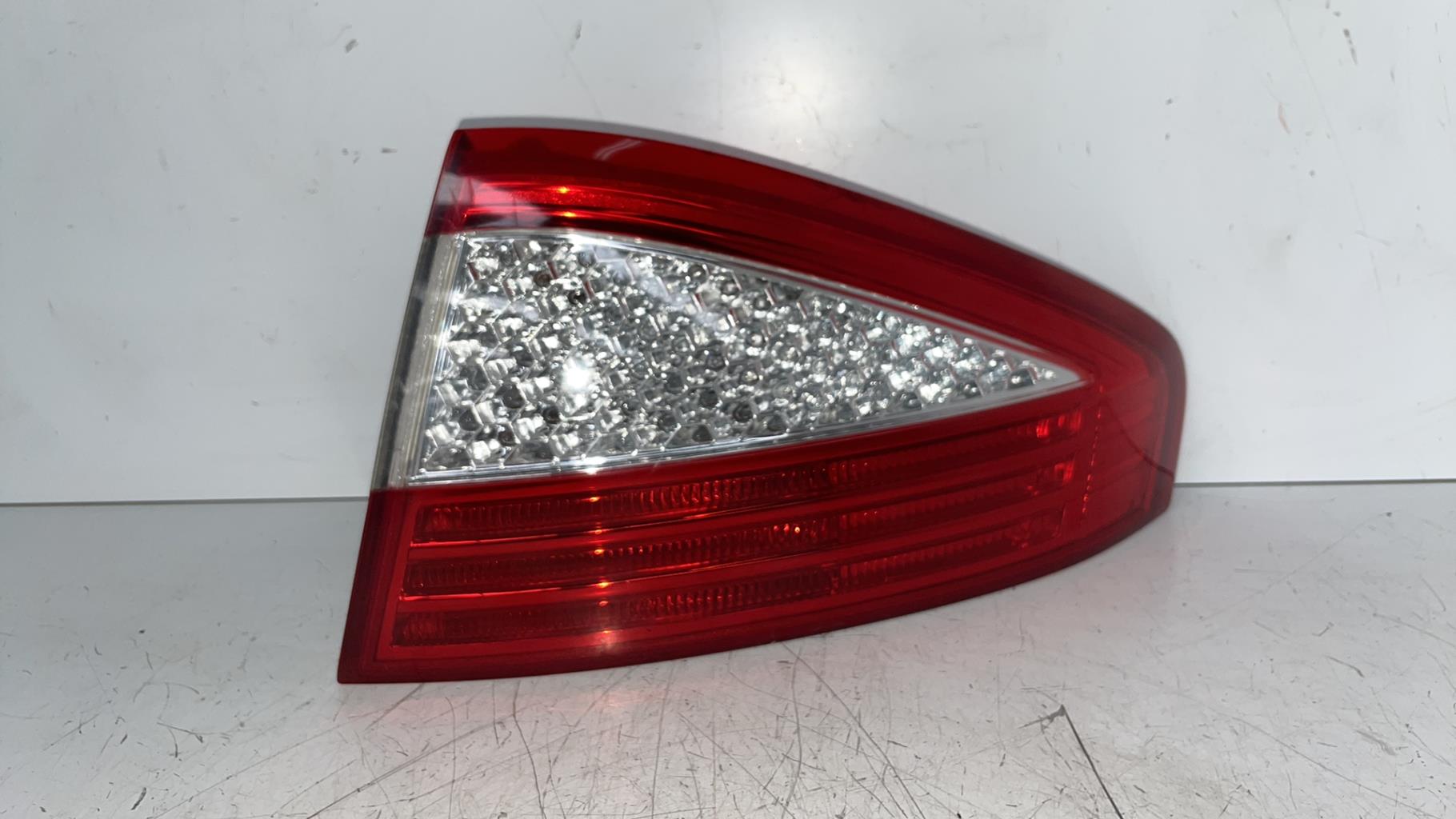 Fanale posteriore principale destro (luci) FORD MONDEO 3 PHASE 1 Diésel - 1