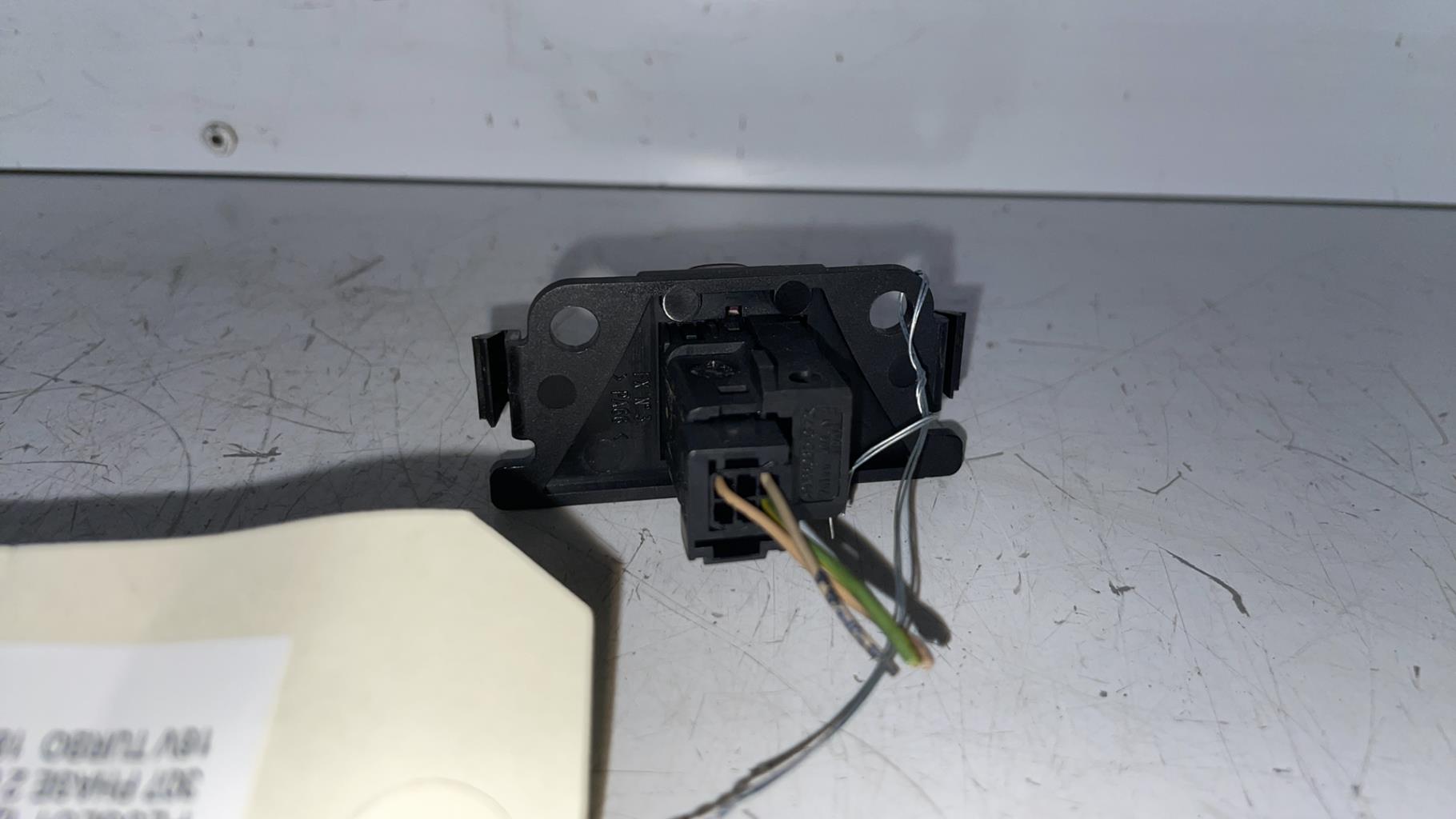 Bouton de warning PEUGEOT 307 PHASE 2 BREAK Diesel - 1