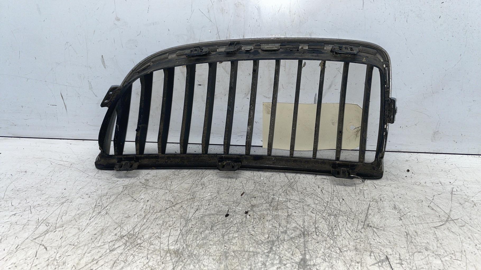 Calandre droite BMW SERIE 3 E91 TOURING PHASE 1 BREAK Diesel - 1