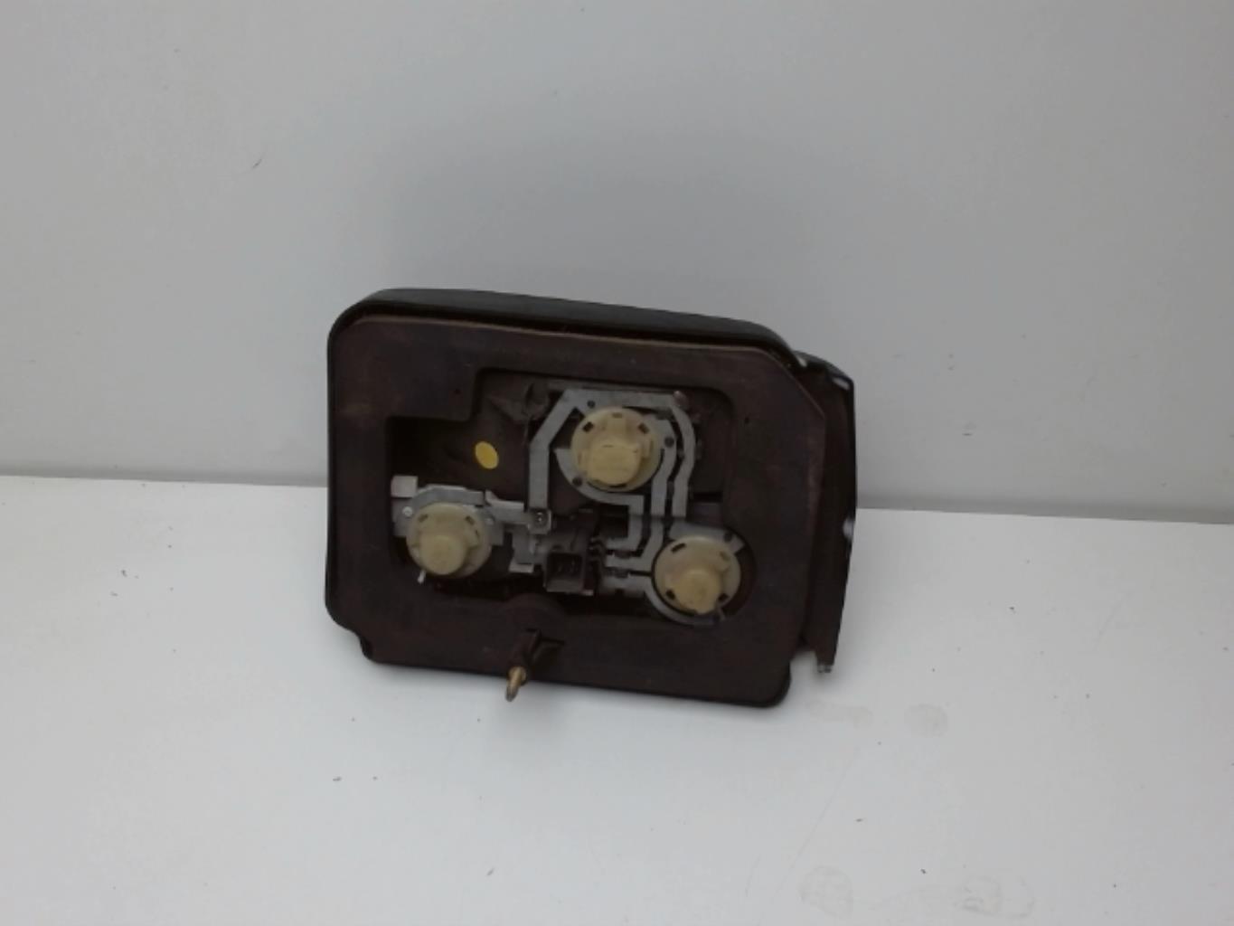Feu arriere principal gauche (feux) ROVER 100 PHASE 2  - 1
