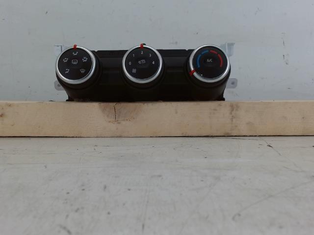 Commande chauffage RENAULT CLIO 5 PHASE 1 Diesel/Hybride - 1