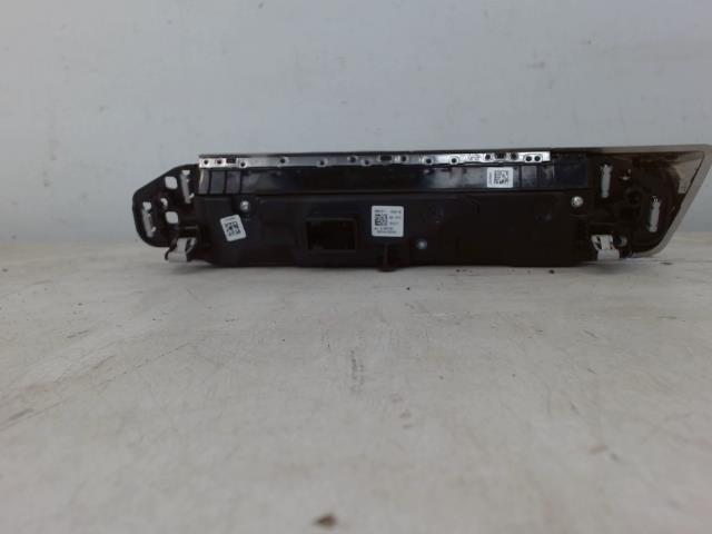 Bouton de warning PEUGEOT 3008 2 PHASE 1 Essence - 1