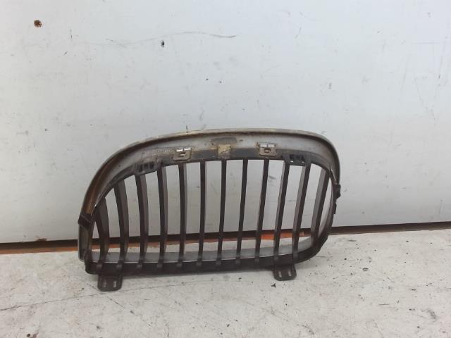 Grille de calandre droite BMW SERIE 1 E87 PHASE 1 Diesel - 1
