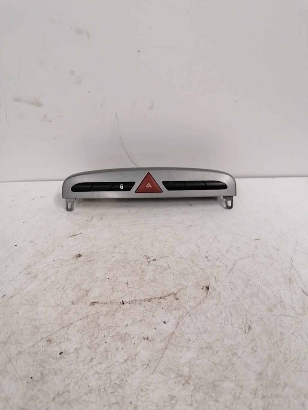 Bouton de warning PEUGEOT 308 1 PHASE 1 Diesel - 1