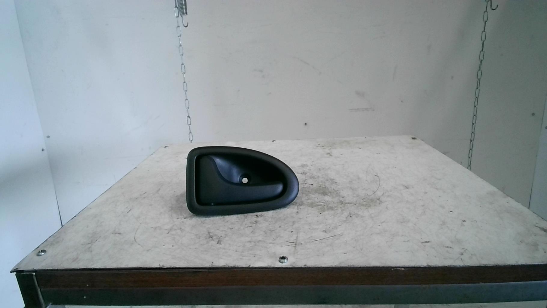 Poignee interieur avant gauche RENAULT CLIO 2 PHASE 2 Diesel - 1