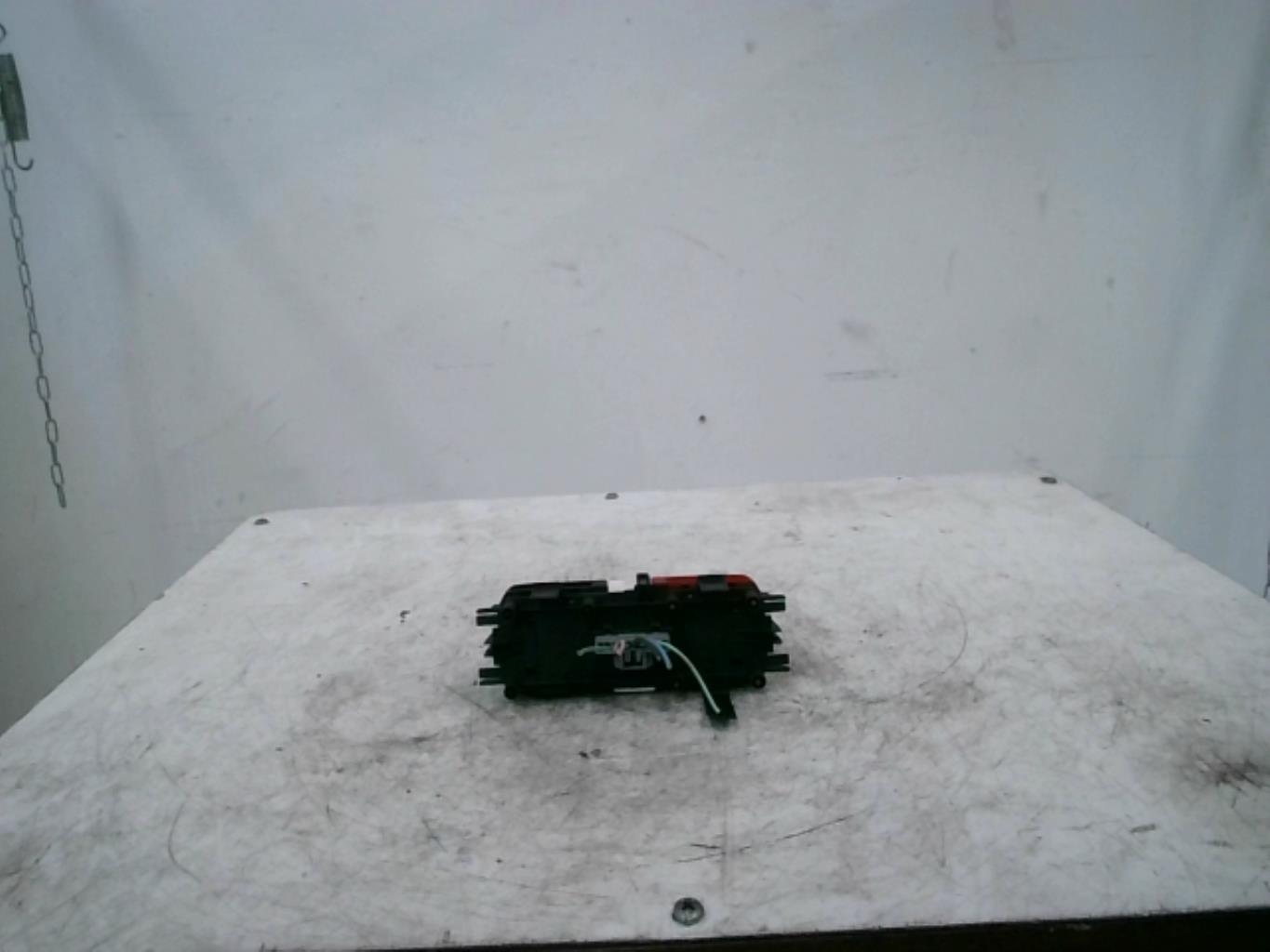 Bouton de warning RENAULT SCENIC 2 PHASE 2 Diesel - 1