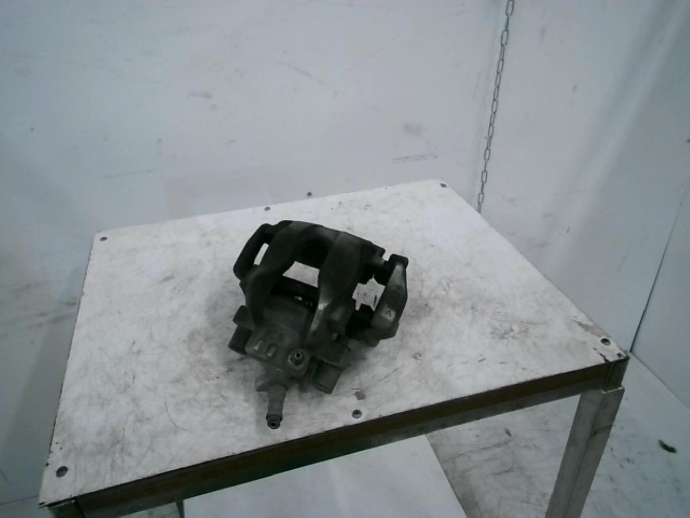 Etrier avant droit (freinage) RENAULT CLIO 4 PHASE 1  - 1