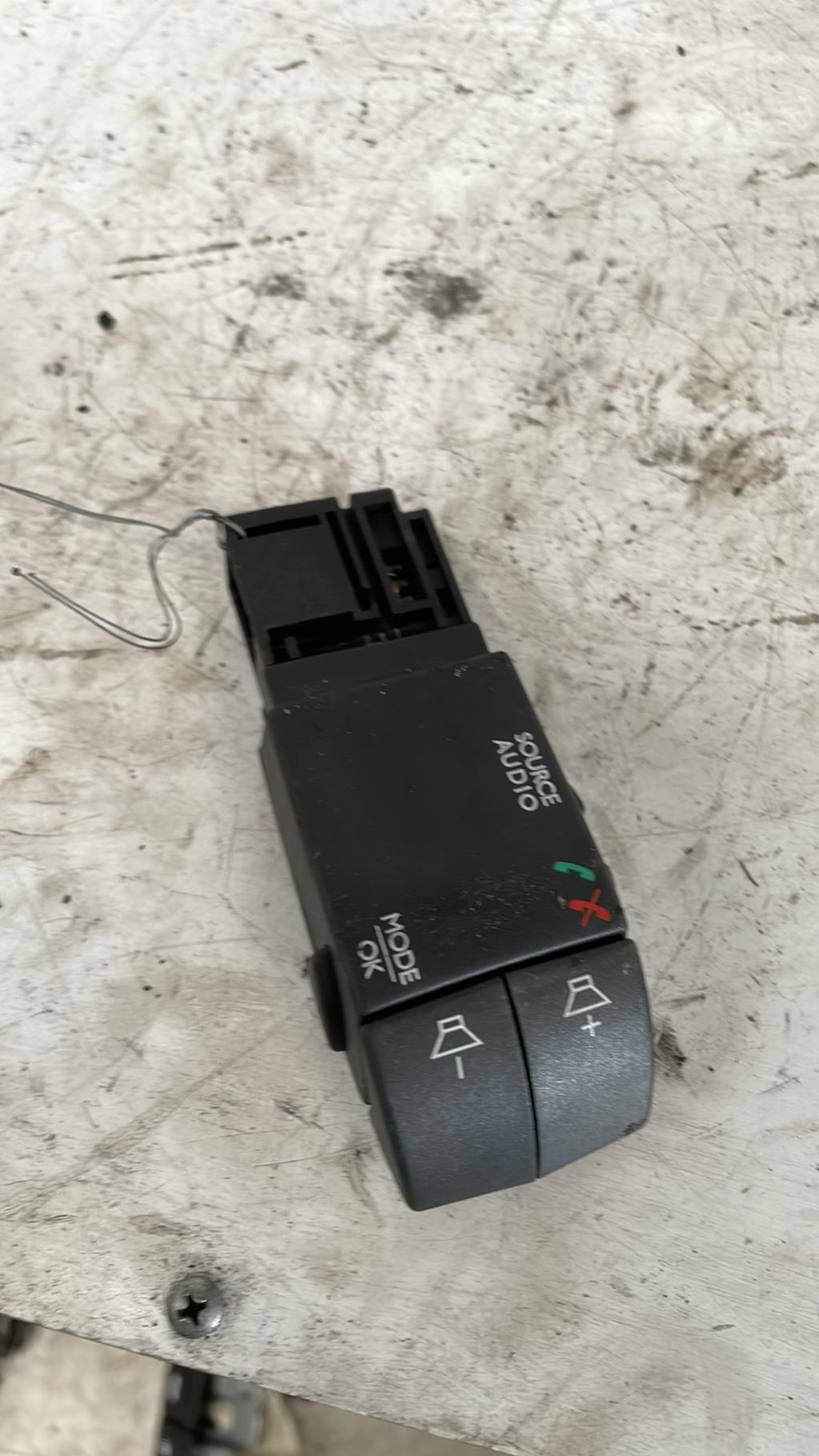 Commande autoradio RENAULT LAGUNA 2 PHASE 2 Diesel - 1