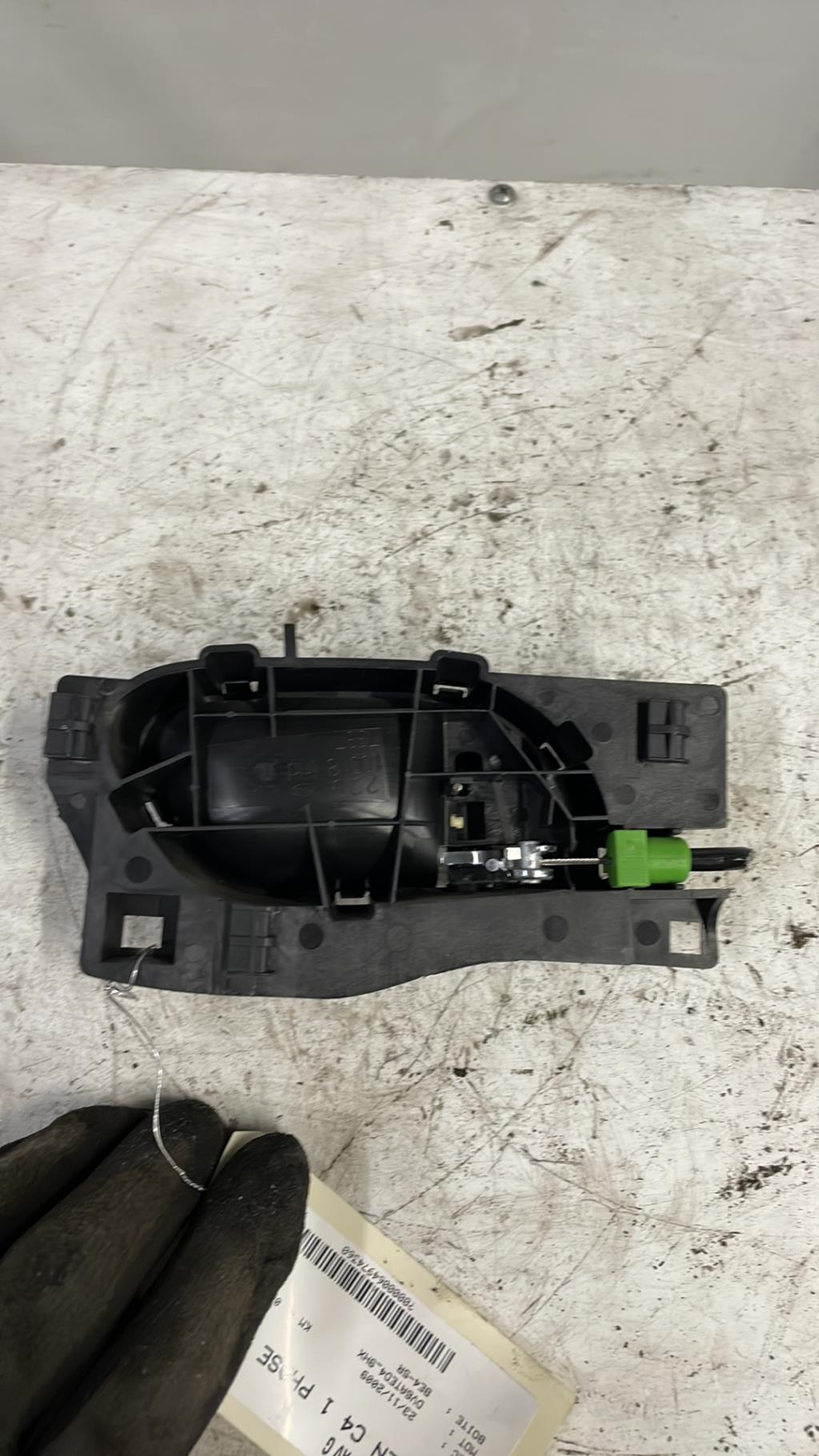 Poignee interieur avant gauche CITROEN C4 1 PHASE 2 Diesel - 1