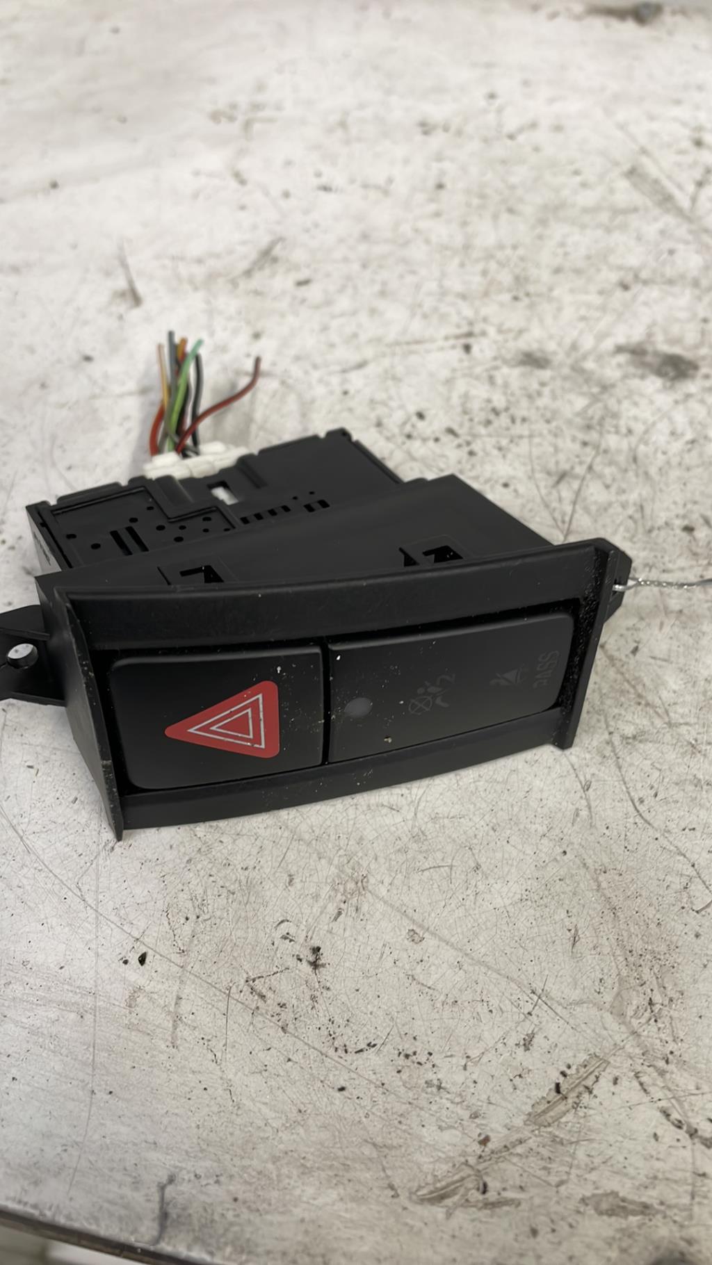 Bouton de warning SUZUKI SWIFT 4 Diesel - 1